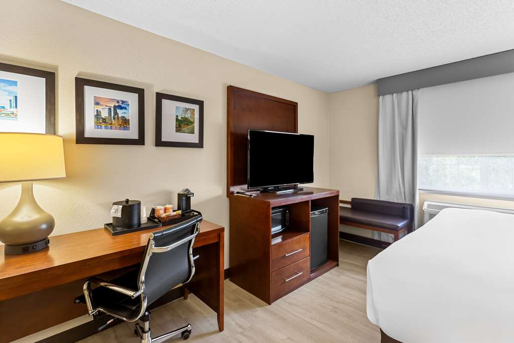 Comfort Suites Grayslake near Libertyville North - photo 11