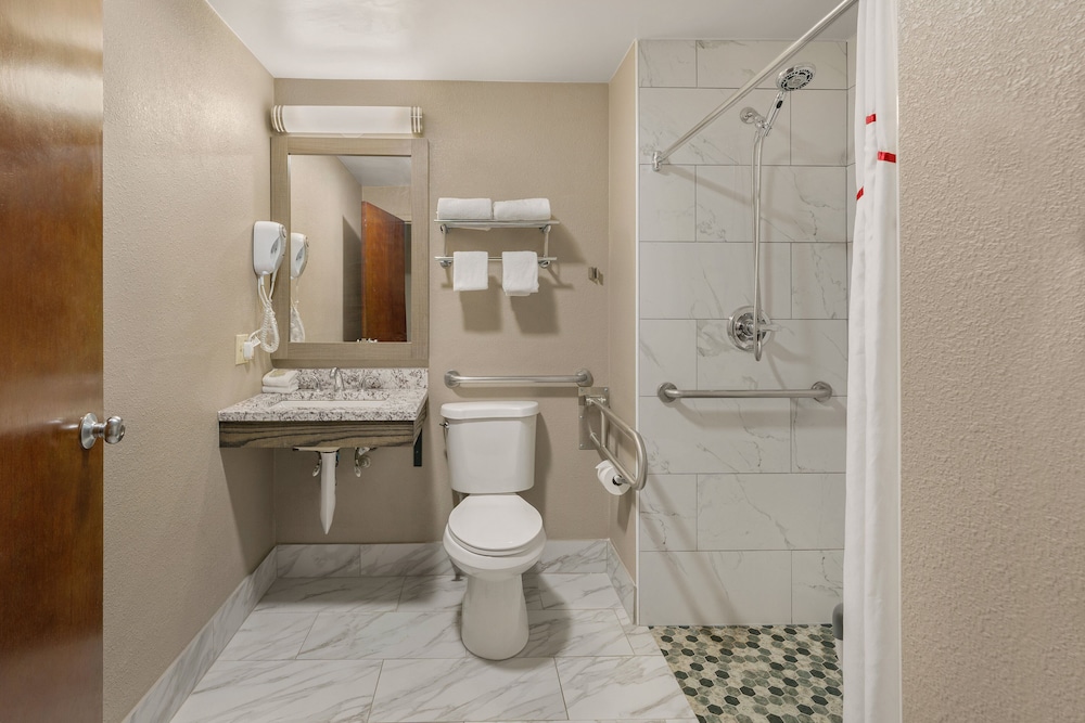 Red Roof Inn & Suites Newport Middletown RI - photo 31