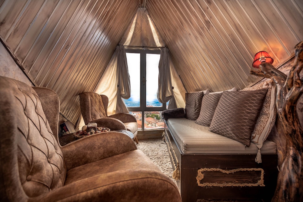 Lykovrisi guest house — 4-Star Luxury Hotel in Arachova, Greece