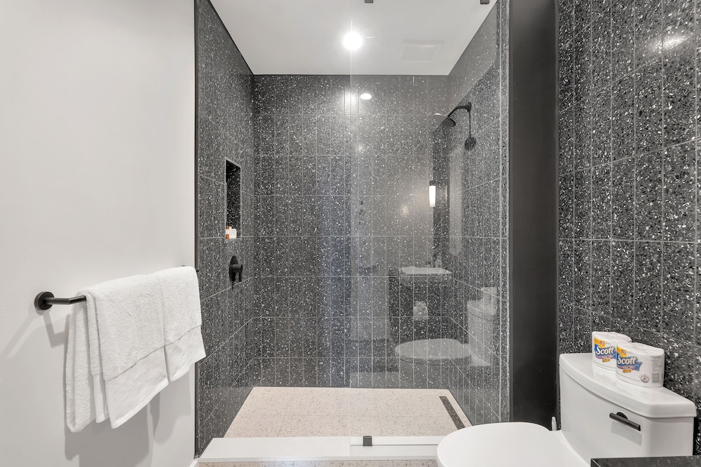 Austin Condo Hotel - photo 740