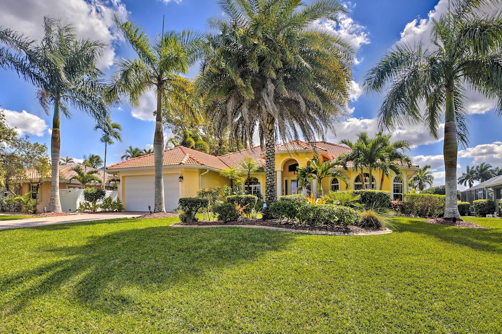 Waterfront Pool and Spa Relaxing Cape Coral Retreat — 4-Star Luxury Hotel in Cape Coral, United States