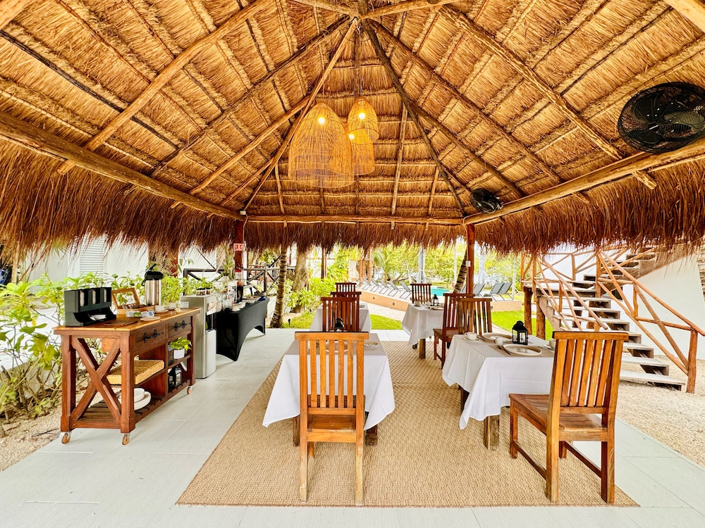 Azulea Bacalar Hotel & Spa Lagoon Front