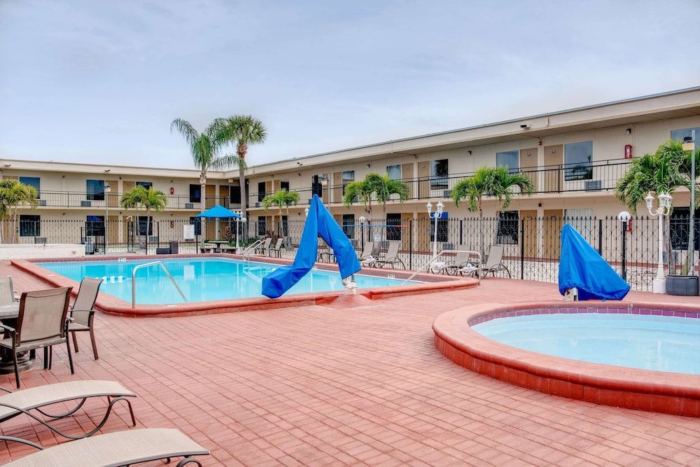 Super 8 by Wyndham St. Petersburg - photo 19