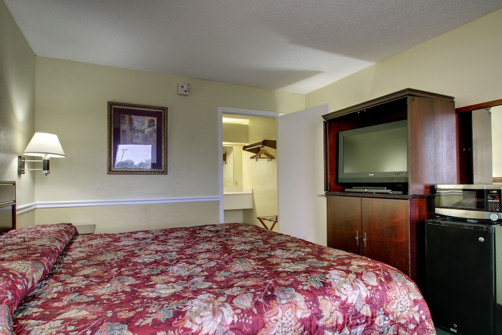 Key West Inn Montgomery - photo 12