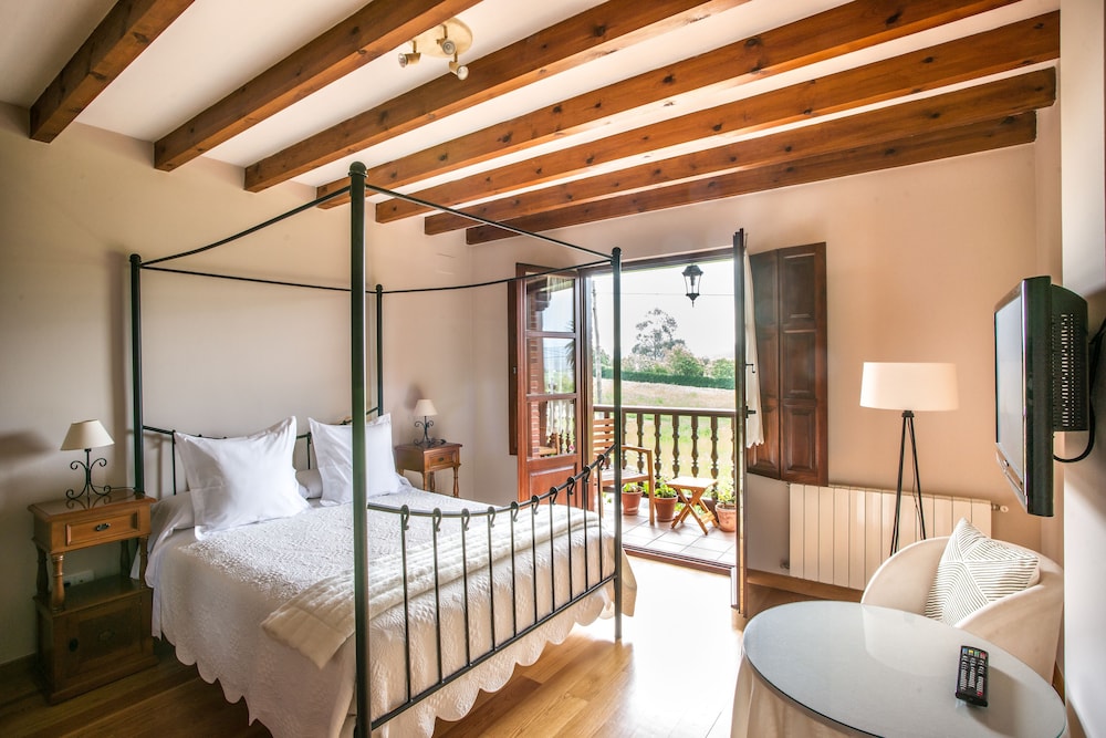 Posada Lunada - carbon neutral hotel in Miengo
