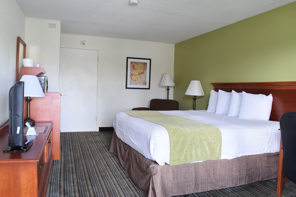Ramada by Wyndham Savannah Gateway - photo 7