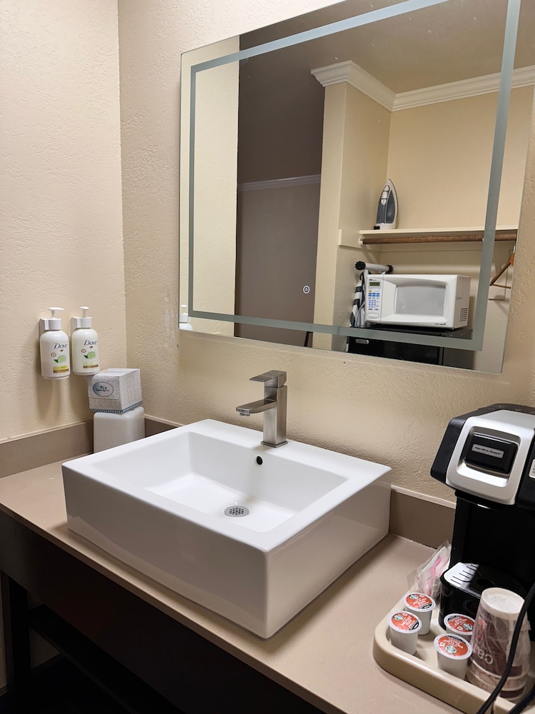 Beachwalker Inn and Suites - photo 21