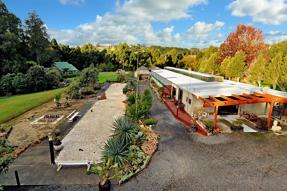 Dancing Trees Bed & Breakfast Queen Room — 4-Star Luxury Hotel in Pukekohe East, New Zealand