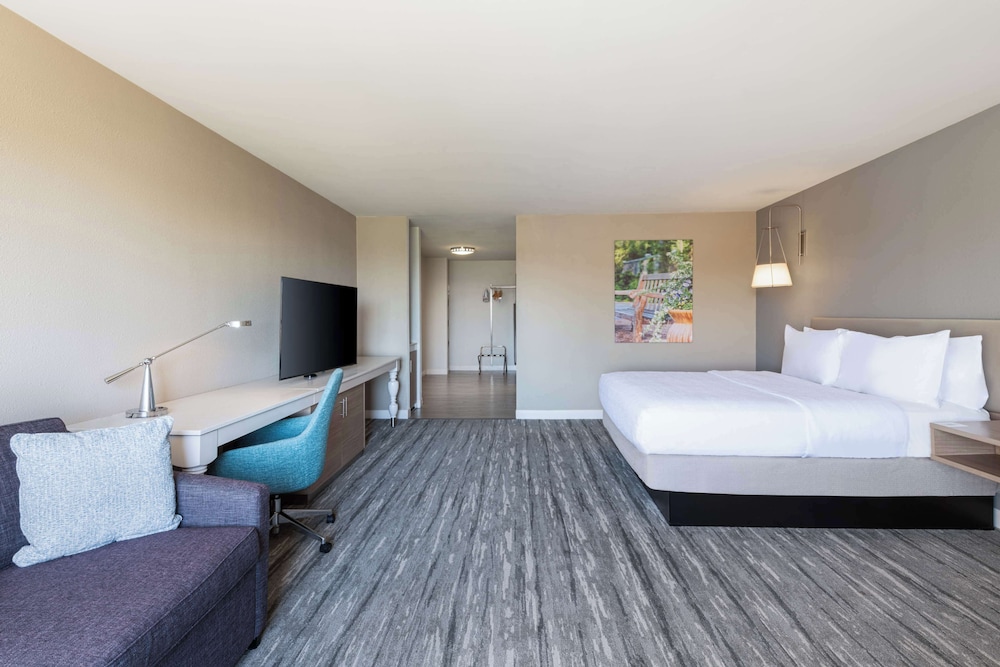 Hilton Garden Inn St. Charles - photo 29
