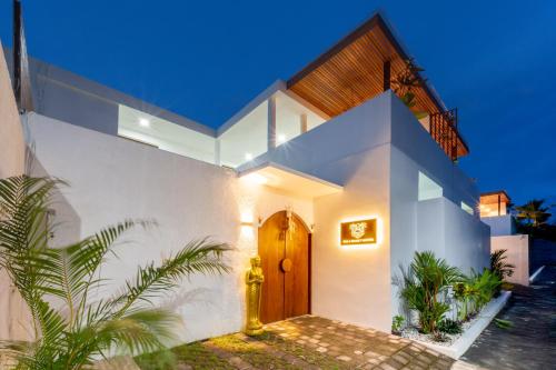 Villa Sunset Waters — 4-Star Luxury Hotel in Legian, Indonesia