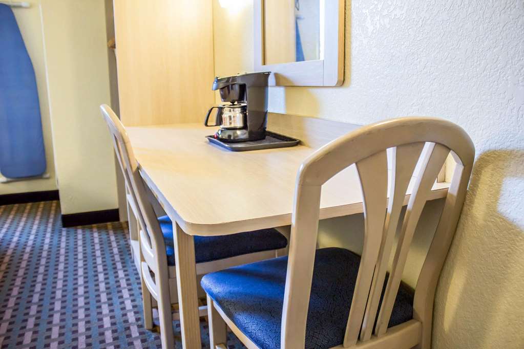 Econo Lodge Meadville PA - photo 12