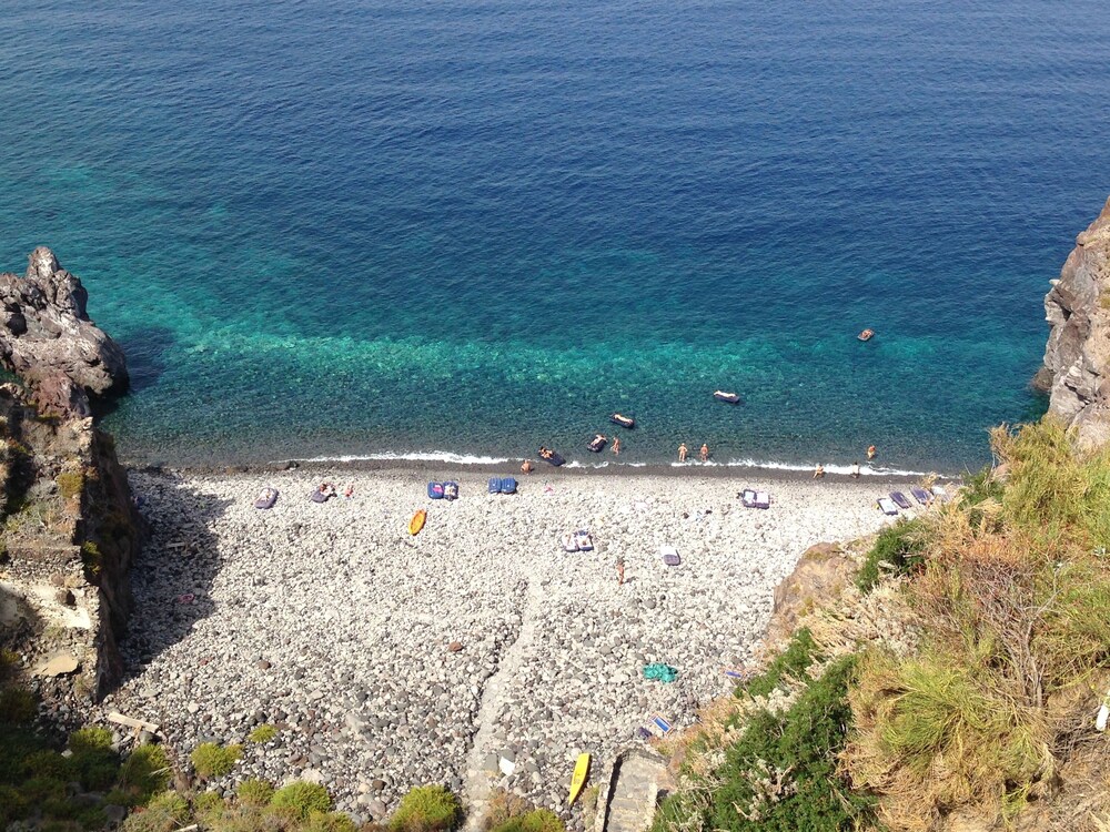 Case Vacanza Cafarella — 4-Star Luxury Hotel in Malfa, Italy