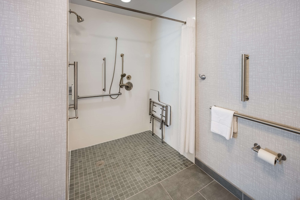 Hampton Inn & Suites Fredericksburg at Celebrate Virginia - photo 50