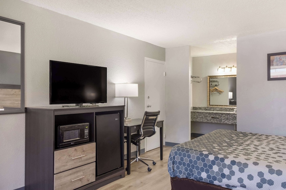Econo Lodge Cave City - photo 14