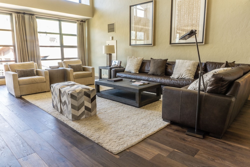 Four Bedroom Penthouse in Canyons Village by RedAwning — 4-Star Luxury Hotel in Bridgeport, United States