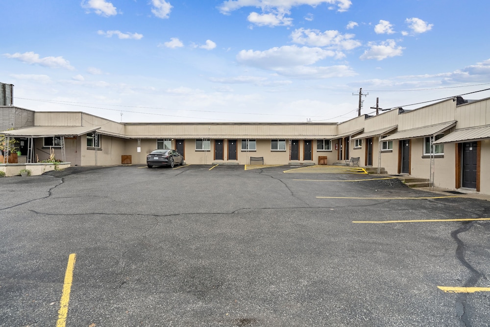 Selkirk Motel - photo 57