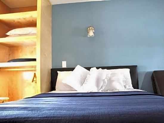 Lakes Inn - photo 16