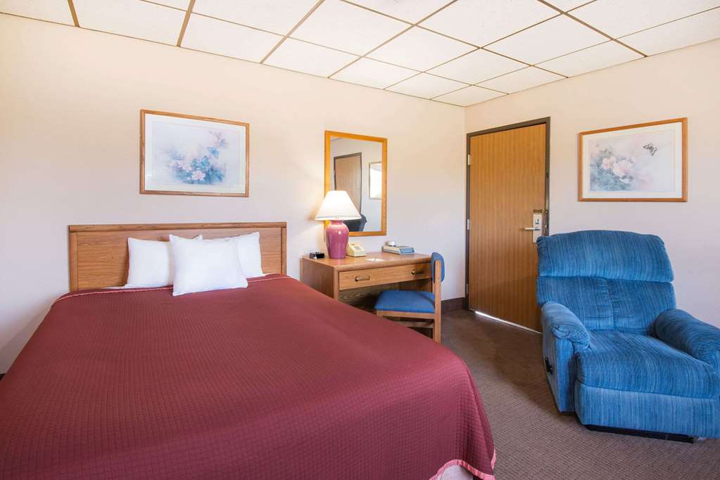 Super 8 by Wyndham Abilene KS - photo 7