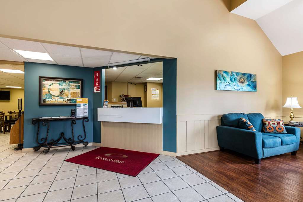 Econo Lodge Inn And Suites Dickson - photo 4