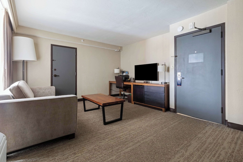 DoubleTree by Hilton Hotel Park City The Yarrow - photo 40