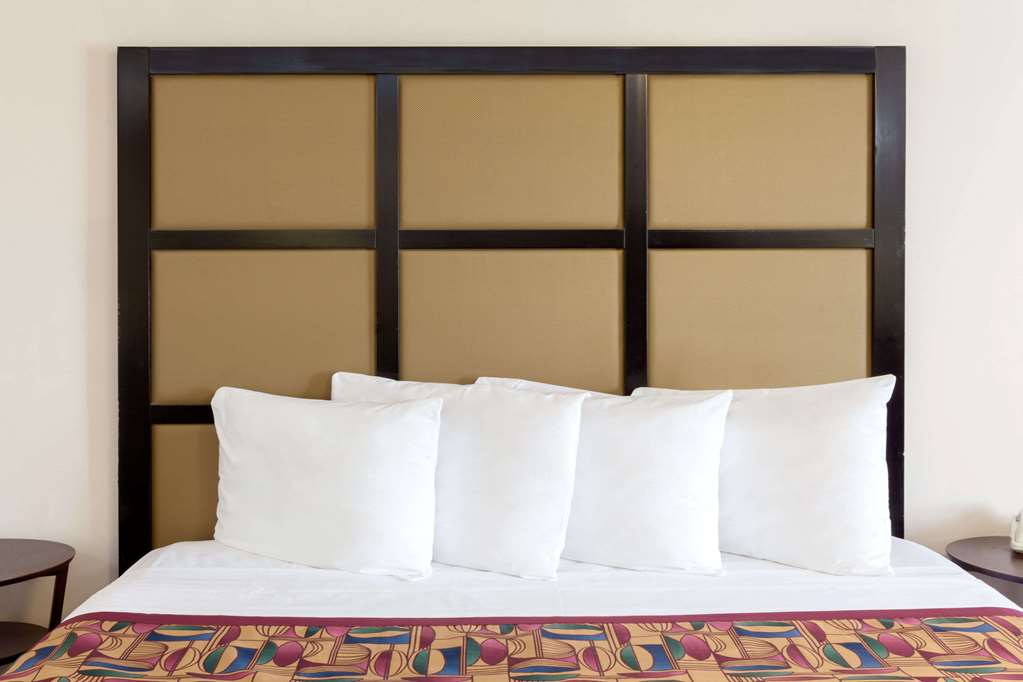Baymont by Wyndham Chicago Calumet City - photo 13