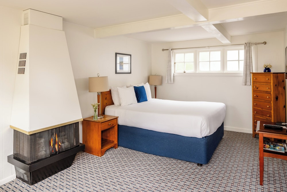 Carmel Fireplace Inn - photo 16