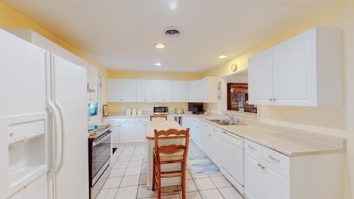 627 Queens Grant - photo 5