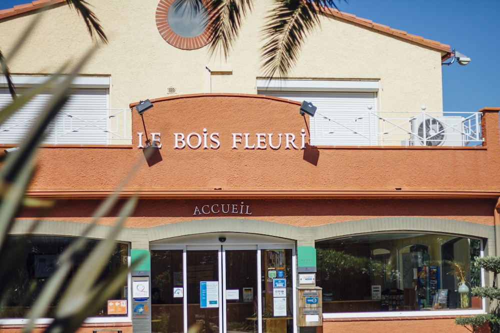 Camping Le Bois Fleuri — 5-Star Luxury Hotel in Argelers, France