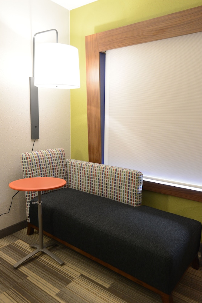 Holiday Inn Express & Suites Chicago North Shore Niles by IHG - photo 6