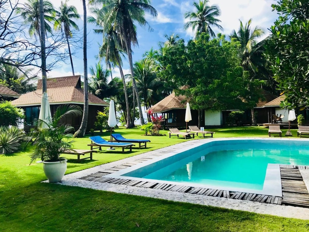 Dolarog Beach Resort in El Nido, Philippines