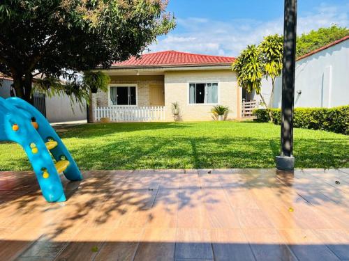 Casa familiar completa con patio grande y estacionamiento en zona tranquila — 4-Star Luxury Hotel in Ciudad Del Este, Paraguay