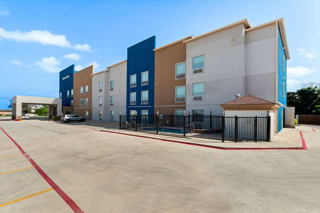 AmericInn by Wyndham New Braunfels — hotel in New Braunfels