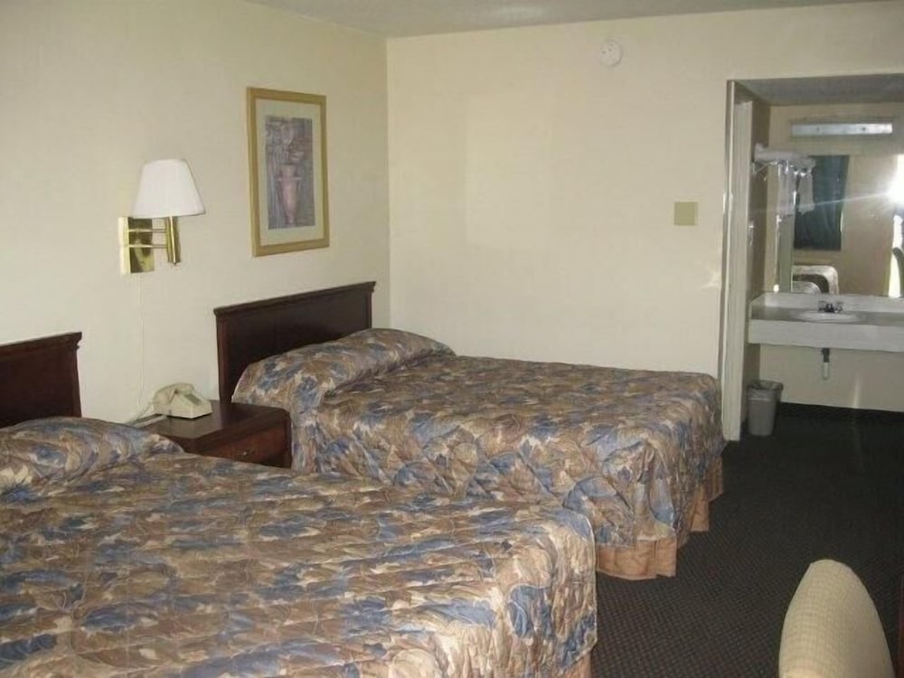 Red Carpet Inn Terre Haute - photo 4