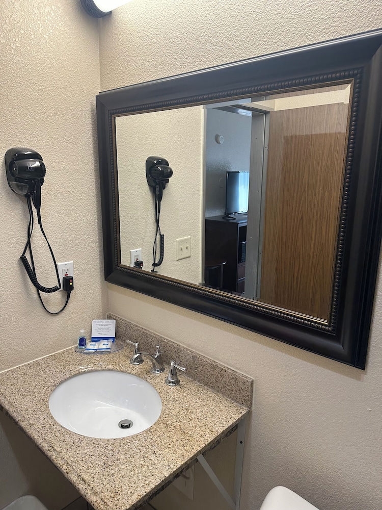 Rodeway Inn Zanesville OH - photo 14