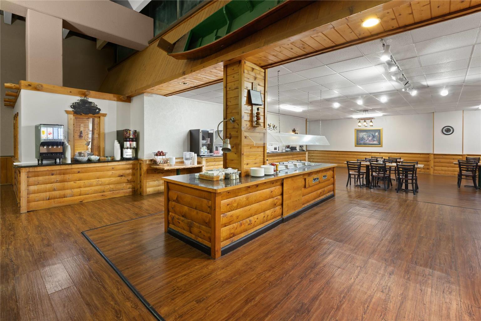 Quality Inn & Suites - photo 26