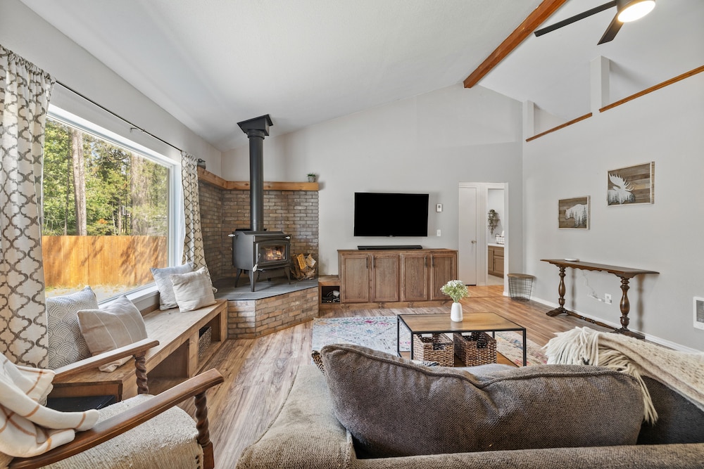 Labrador Retreat in Bend, United States