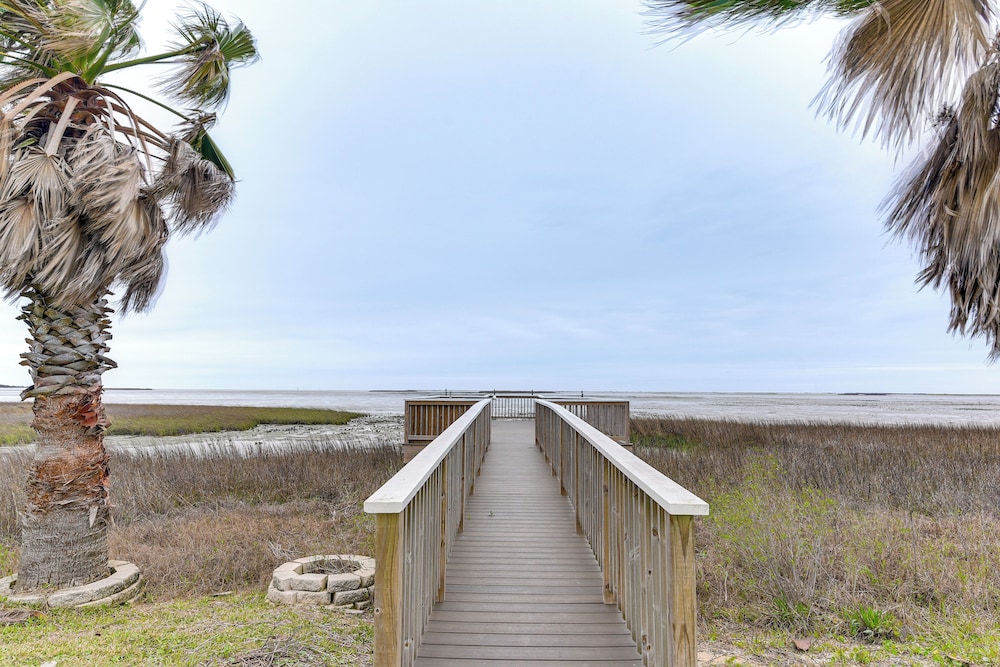 Walk to Beach: Bayfront Gilchrist Getaway in Wheatland, United States