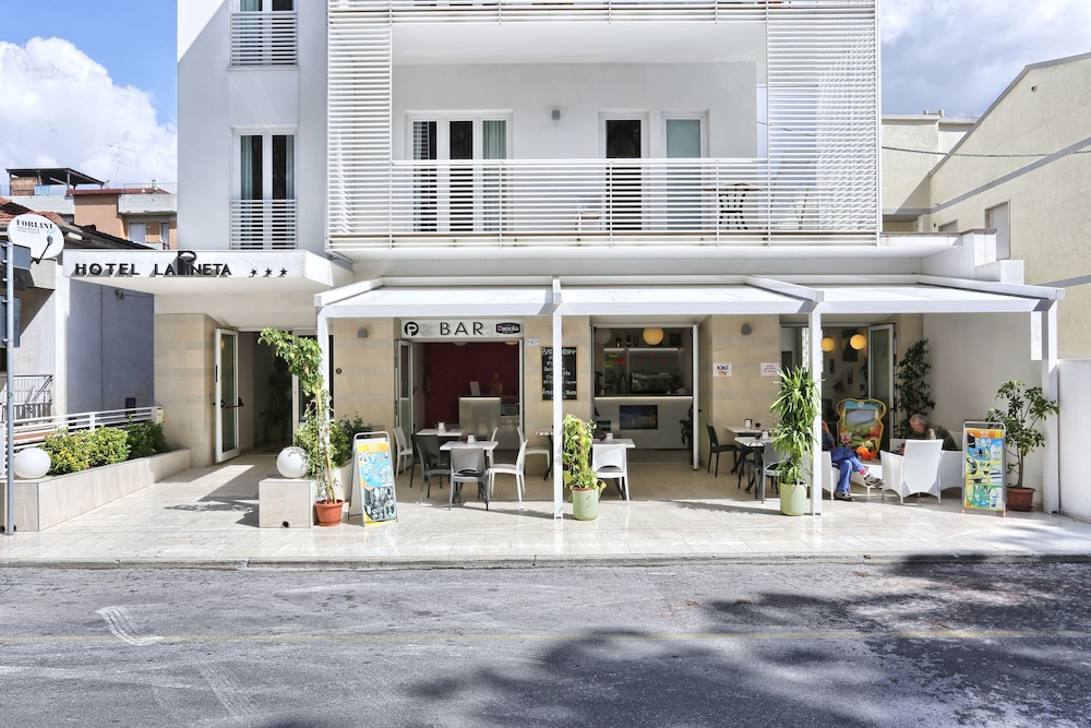 Hotel La Pineta — hotel in Follonica