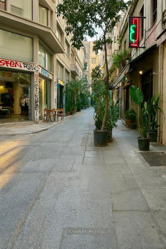 Queen Mary Psyri — 4-Star Luxury Hotel in Athens, Greece