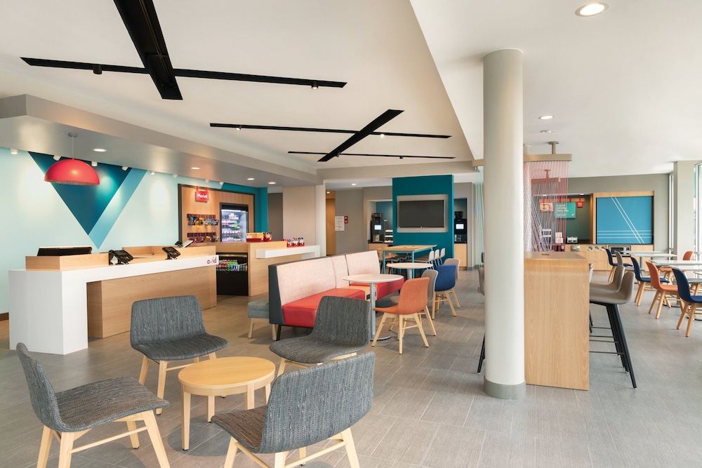 Avid hotel Boston Logan Airport Revere - photo 23