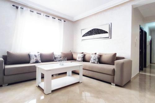 Appt Cosy Corniche et TGV a 5 min Res Paisible — 4-Star Luxury Hotel in Tangier, Morocco