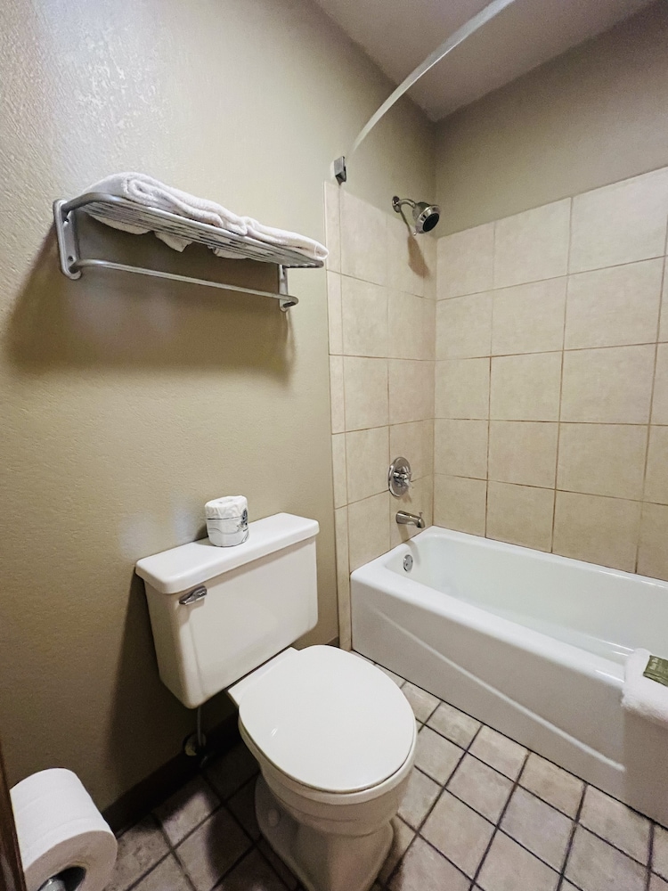 Cattle Country Lodge - photo 18