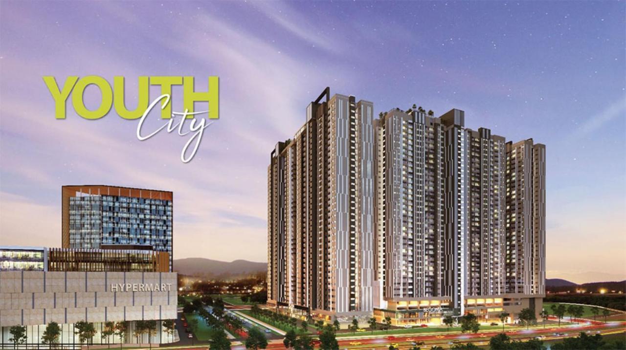 Youth City Fully AirCon Homestay Vision City Persiaran Pusat Bandar Nilai — 4-Star Luxury Hotel in Kampung Baharu Nilai, Malaysia