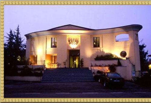 Polo Hotel in Usmate-Velate, Italy