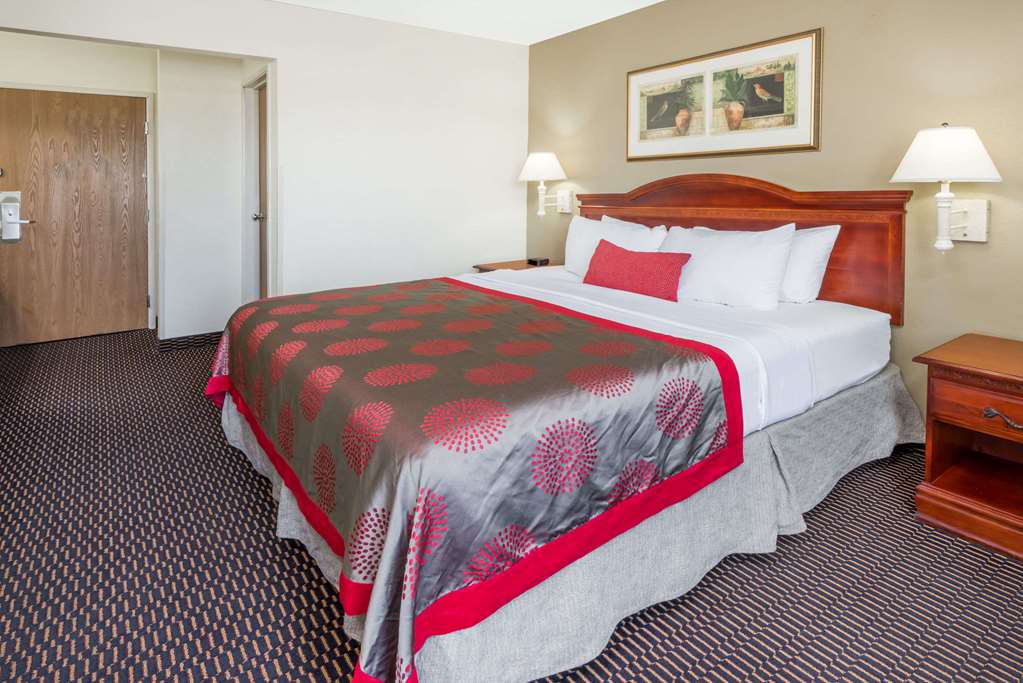 Ramada by Wyndham Columbia - photo 9