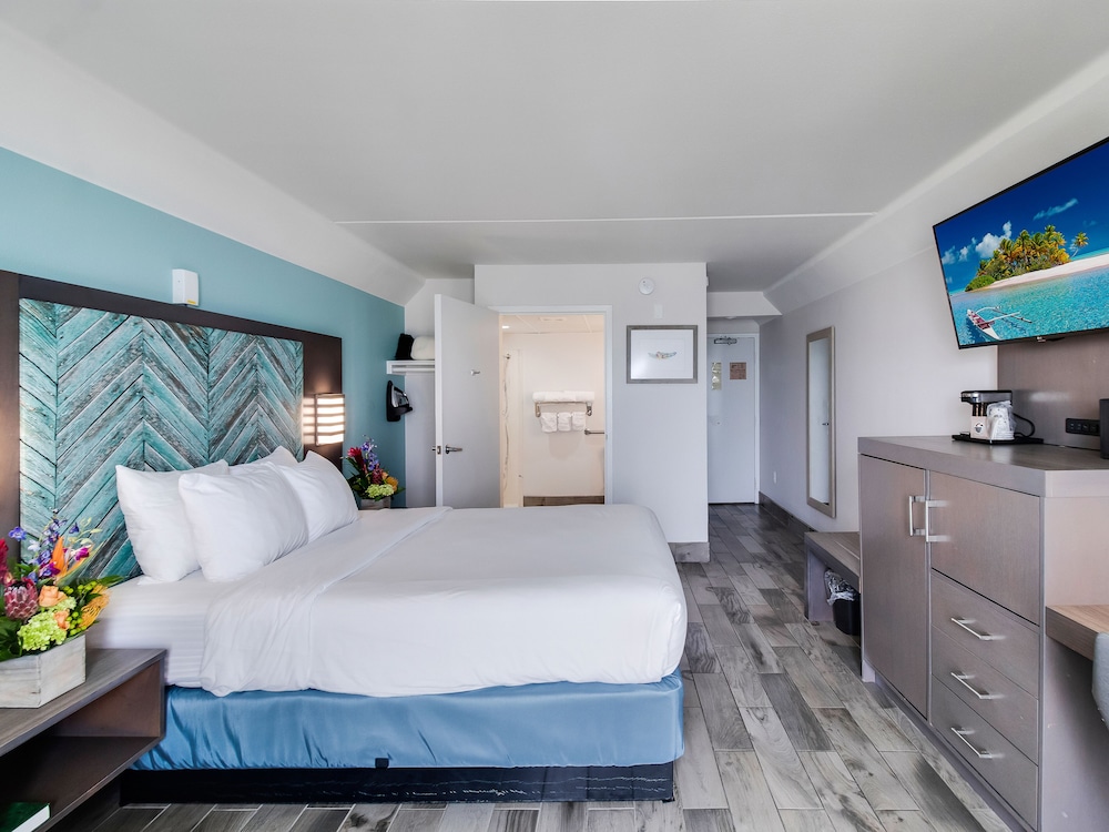 Crystal Coast Oceanfront Hotel - photo 6