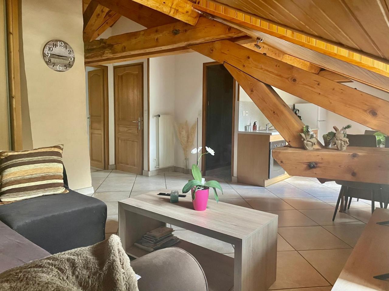 Super Appartement Loue Meuble Tout Equipe — Saint-Claude-De-Diray — photo 4