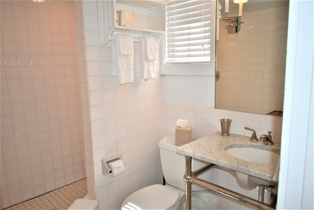 Simonton Court Historic Inn & Cottages - photo 225