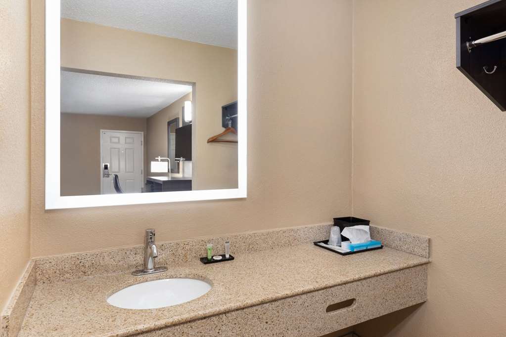 Super 8 by Wyndham Paducah I 24 Exit 4 - photo 26