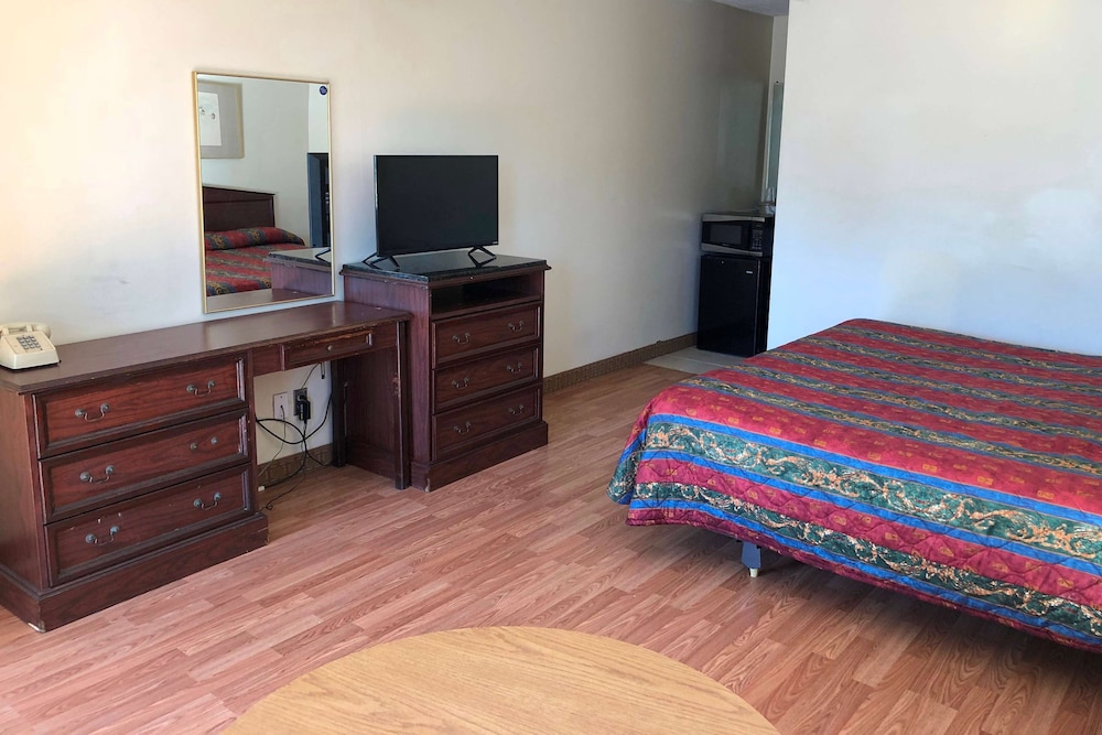 Knights Inn Selma - photo 5